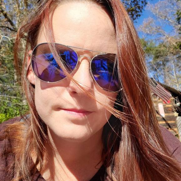 Meet your Posher, Kelli - Picture 1 of 1